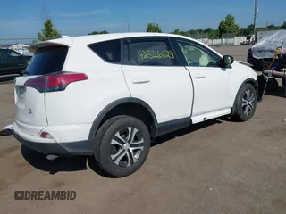 2018 Toyota RAV4 LE с VIN JTMBFREV7JJ745887, выставлен на аукционе IAAI как лот 42526629 с пробегом 74 149 миль миль и . История ставок и продаж доступна на DreamBid. Изображение 4.