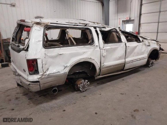 2000 Ford Excursion Limited with VIN 1FMSU43F5YED20090, listed as a IAAI auction lot 41152653 with NaN miles. Bid and sale history available at carsss.com. Image 4.
