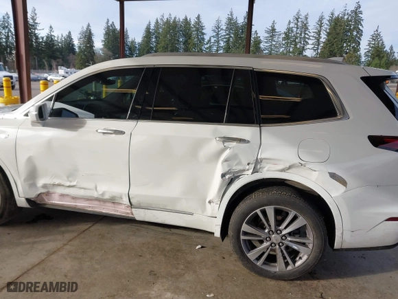 2020 Cadillac XT6 FWD Premium Luxury with VIN 1GYKPCRS3LZ137180, listed as a IAAI auction lot 41680583 with 68,937 mi miles. Bid and sale history available at carsss.com. Image 6.