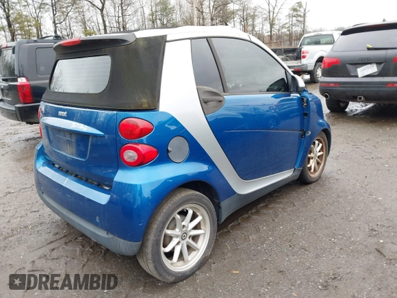 2009 Smart fortwo Passion z VIN WMEEK31X39K225478, wystawiony jako IAAI lot #41510522 z przebiegiem Nie podano mil oraz . Historia ofert i sprzedaży dostępna na DreamBid. Obrazek 4.