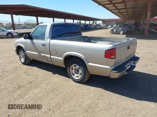 2000 GMC Sonoma SLS w/1SE Pkg with VIN 1GTCS1452YK293533, listed as a IAAI auction lot 41646784 with 121,173 mi miles. Bid and sale history available at carsss.com. Image 3.