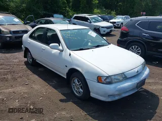 1999 Nissan Sentra XE z VIN 1N4AB41D6XC735085, wystawiony jako IAAI lot #42465077 z przebiegiem 231 047 mil mil oraz . Historia ofert i sprzedaży dostępna na DreamBid. Obrazek 1.