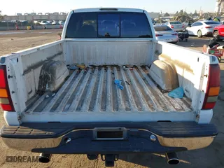 2000 Chevrolet Silverado 1500 LS with VIN 2GCEC19T9Y1305982, listed as a IAAI auction lot 41657268 with 213,446 mi miles. Bid and sale history available at carsss.com. Image 6.