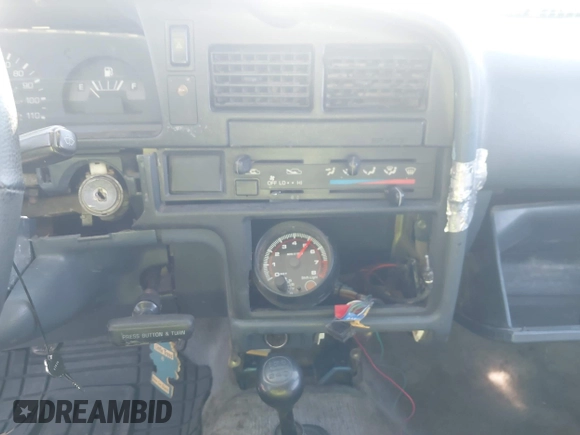 1994 Toyota Pickup z VIN 4TARN81A2RZ306507, wystawiony jako IAAI lot #41834087 z przebiegiem 164 855 mil mil oraz . Historia ofert i sprzedaży dostępna na DreamBid. Obrazek 13.