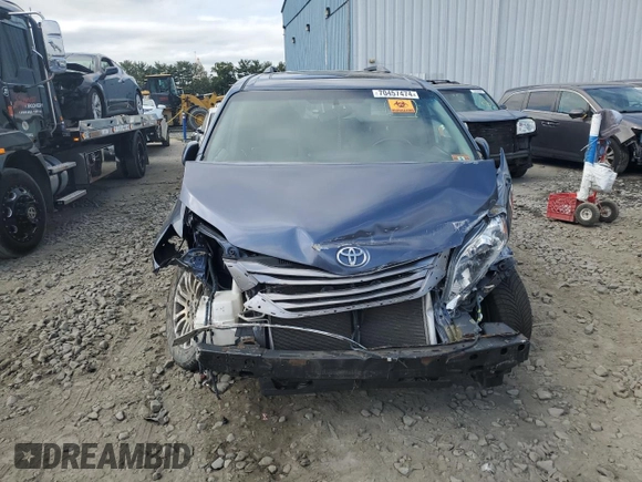 2017 Toyota Sienna XLE Auto Access Seat with VIN 5TDYZ3DCXHS825115, listed as a Copart auction lot 70457474 with Not provided miles and Salvage title. Bid and sale history available at DreamBid. Image 5.