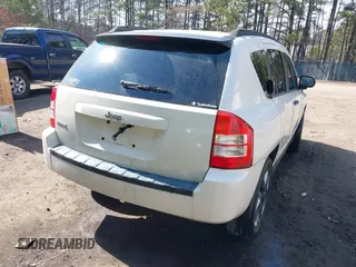 2008 Jeep Compass Sport with VIN 1J8FF47W98D584311, listed as a IAAI auction lot 41644836 with 213,271 mi miles and . Bid and sale history available at carsss.com. Image 4.