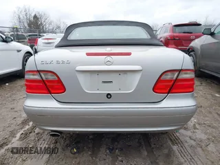 2003 Mercedes-Benz CLK 320 z VIN WDBLK65G33T141954, wystawiony jako IAAI lot #41676472 z przebiegiem 68 041 mil mil oraz . Historia ofert i sprzedaży dostępna na DreamBid. Obrazek 16.