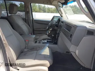 2007 Jeep Commander Sport z VIN 1J8HG48P17C695954, wystawiony jako IAAI lot #42106559 z przebiegiem Nie podano mil oraz . Historia ofert i sprzedaży dostępna na DreamBid. Obrazek 5.