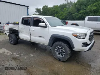 2017 Toyota Tacoma SR5 z VIN 5TFCZ5AN1HX113842, wystawiony jako Copart lot #60711285 z przebiegiem 124 799 mil mil oraz Szkoda całkowita • Salvage title. Historia ofert i sprzedaży dostępna na DreamBid. Obrazek 4.