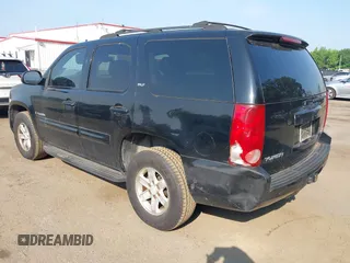 2007 GMC Yukon SLE z VIN 1GKFK13017J108657, wystawiony jako IAAI lot #42483287 z przebiegiem 192 109 mil mil oraz . Historia ofert i sprzedaży dostępna na DreamBid. Obrazek 3.