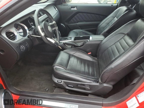 2013 Ford Mustang V6 z VIN 1ZVBP8AM1D5223156, wystawiony jako Copart lot #54687355 z przebiegiem 134 447 mil mil oraz Szkoda całkowita • Salvage title. Historia ofert i sprzedaży dostępna na DreamBid. Obrazek 7.