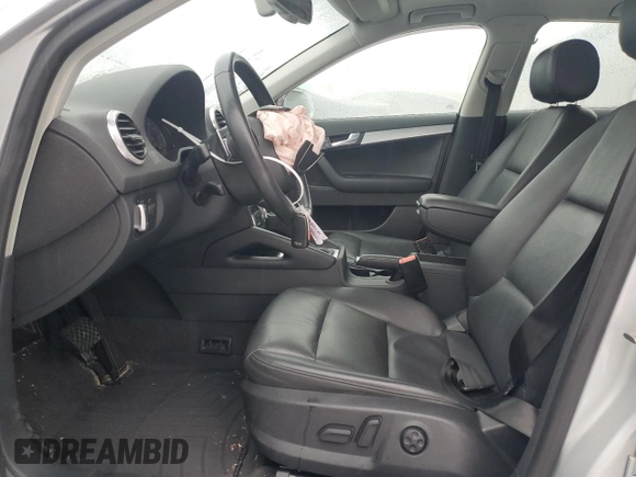 2013 Audi A3 Premium Plus z VIN WAUKJAFMXDA027239, wystawiony jako Copart lot #86358954 z przebiegiem 104 331 mil mil oraz Nie do naprawy • Non repairable. Historia ofert i sprzedaży dostępna na DreamBid. Obrazek 7.