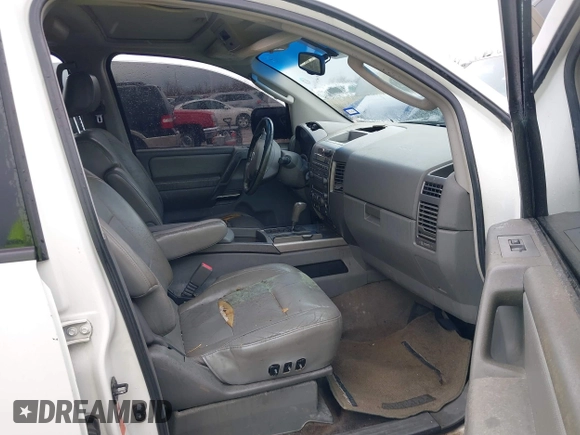 2007 Nissan Armada SE z VIN 5N1BA08AX7N707537, wystawiony jako IAAI lot #41563441 z przebiegiem 297 927 mil mil oraz . Historia ofert i sprzedaży dostępna na DreamBid. Obrazek 5.