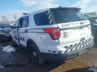2018 Ford Police Interceptor Utility z VIN 1FM5K8AR8JGB93126, wystawiony jako IAAI lot #41642960 z przebiegiem 64 650 mil mil oraz . Historia ofert i sprzedaży dostępna na DreamBid. Obrazek 3.