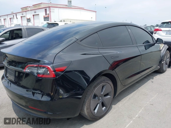 2023 Tesla Model 3 z VIN 5YJ3E1EAXPF604916, wystawiony jako IAAI lot #42461640 z przebiegiem 28 123 mil mil oraz . Historia ofert i sprzedaży dostępna na DreamBid. Obrazek 4.