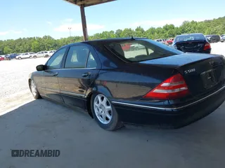 2000 Mercedes-Benz S 320/430/500 z VIN WDBNG75JXYA122235, wystawiony jako IAAI lot #42312244 z przebiegiem 213 967 mil mil oraz . Historia ofert i sprzedaży dostępna na DreamBid. Obrazek 3.