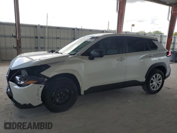 2023 Toyota Corolla Cross L z VIN 7MUAAAAG7PV053889, wystawiony jako Copart lot #61677525 z przebiegiem 27 970 mil mil oraz Szkoda całkowita • Salvage title. Historia ofert i sprzedaży dostępna na DreamBid. Obrazek 1.