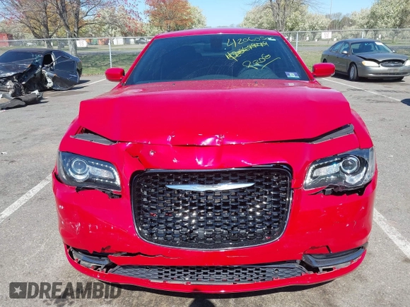 2016 Chrysler 300 S z VIN 2C3CCAGGXGH117091, wystawiony jako IAAI lot #42060505 z przebiegiem 81 938 mil mil oraz . Historia ofert i sprzedaży dostępna na DreamBid. Obrazek 6.