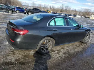 2022 Mercedes-Benz E 350 z VIN W1KZF8EB7NB038941, wystawiony jako Copart lot #45386235 z przebiegiem 13 318 mil mil oraz Szkoda całkowita • Salvage title. Historia ofert i sprzedaży dostępna na DreamBid. Obrazek 3.