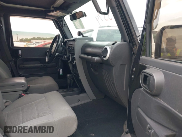 2008 Jeep Wrangler Unlimited Sahara с VIN 1J4GA59188L624010, выставлен на аукционе IAAI как лот 42115574 с пробегом 105 800 миль миль и . История ставок и продаж доступна на DreamBid. Изображение 5.