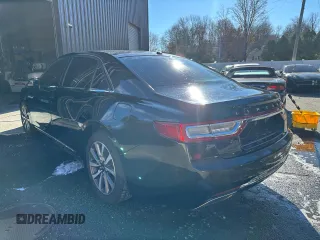 2017 Lincoln Continental Livery with VIN 1LN6L9UK9H5617828, listed as a Copart auction lot 81454764 with 236,983 mi miles and Clean Title. Bid and sale history available at carsss.com. Image 3.