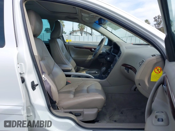 2004 Volvo V70 XC70 with VIN YV1SZ59H541135280, listed as a IAAI auction lot 41689647 with 195,802 mi miles. Bid and sale history available at carsss.com. Image 5.