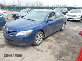 2011 Toyota Camry LE z VIN 4T4BF3EK7BR140000, wystawiony jako IAAI lot #41677891 z przebiegiem 171 718 mil mil oraz . Historia ofert i sprzedaży dostępna na DreamBid. Obrazek 2.
