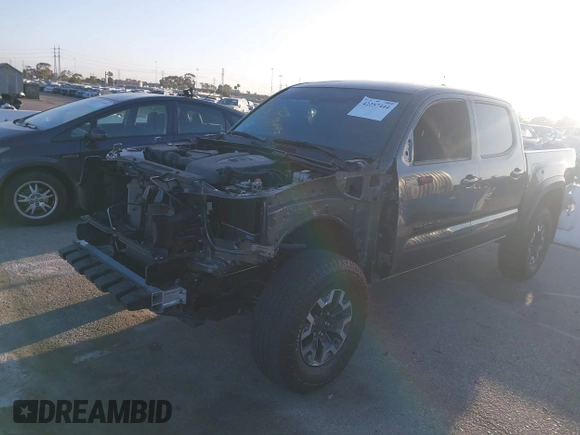 2022 Toyota Tacoma SR z VIN 3TMCZ5AN1NM531884, wystawiony jako IAAI lot #42257444 z przebiegiem Nie podano mil oraz . Historia ofert i sprzedaży dostępna na DreamBid. Obrazek 2.
