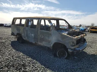 2003 Ford Econoline Passenger XL z VIN 1FBSS31LX3HA93522, wystawiony jako Copart lot #49734755 z przebiegiem Nie podano mil oraz Nie do naprawy • Non repairable. Historia ofert i sprzedaży dostępna na DreamBid. Obrazek 4.