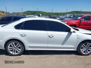 2019 Volkswagen Passat Wolfsburg Edition z VIN 1VWLA7A36KC008789, wystawiony jako IAAI lot #42293081 z przebiegiem 79 354 mil mil oraz . Historia ofert i sprzedaży dostępna na DreamBid. Obrazek 14.