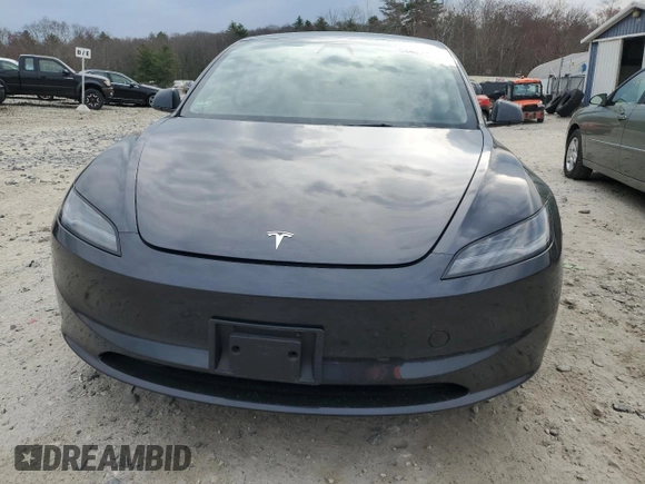2024 Tesla Model 3 z VIN 5YJ3E1EA2RF772519, wystawiony jako Copart lot #54485255 z przebiegiem 11 110 mil mil oraz Szkody całkowita. Historia ofert i sprzedaży dostępna na DreamBid. Obrazek 5.