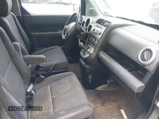 2005 Honda Element EX z VIN 5J6YH28665L001492, wystawiony jako IAAI lot #42278233 z przebiegiem 219 941 mil mil oraz . Historia ofert i sprzedaży dostępna na DreamBid. Obrazek 5.