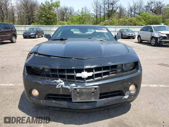 2011 Chevrolet Camaro 2LT z VIN 2G1FC1EDXB9121784, wystawiony jako Copart lot #59096015 z przebiegiem 126 313 mil mil oraz Szkoda całkowita • Salvage title. Historia ofert i sprzedaży dostępna na DreamBid. Obrazek 5.
