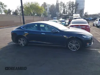 2014 Tesla Model S 60 z VIN 5YJSA1H11EFP30596, wystawiony jako IAAI lot #42235901 z przebiegiem 143 837 mil mil oraz . Historia ofert i sprzedaży dostępna na DreamBid. Obrazek 14.