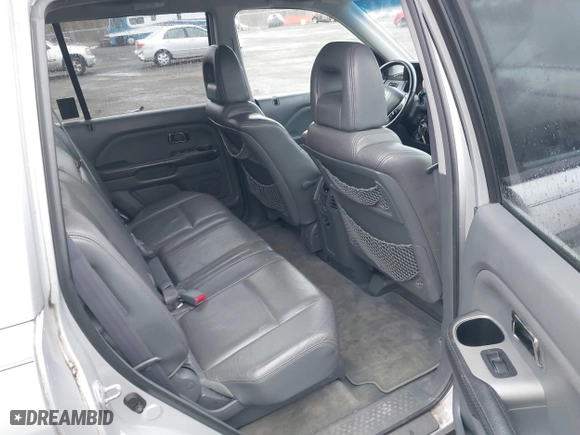 2004 Honda Pilot EX with VIN 2HKYF18534H617991, listed as a IAAI auction lot 41855906 with 193,084 mi miles. Bid and sale history available at carsss.com. Image 8.
