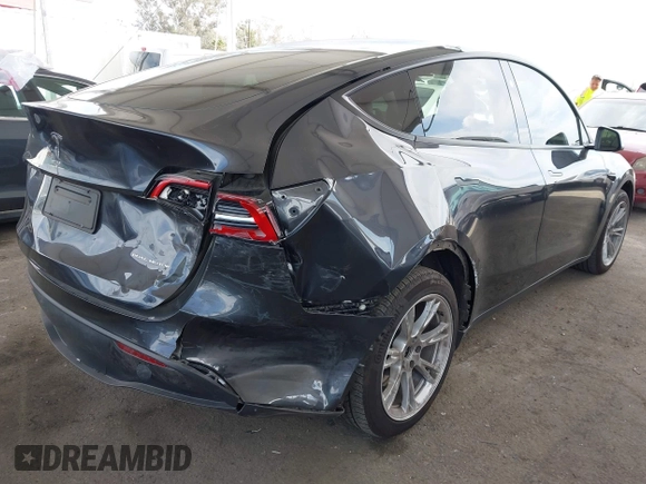 2024 Tesla Model Y Long Range z VIN 7SAYGDEE2RF069588, wystawiony jako IAAI lot #42024180 z przebiegiem 13 230 mil mil oraz . Historia ofert i sprzedaży dostępna na DreamBid. Obrazek 4.