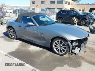 2007 BMW Z4 3.0i z VIN 4USBU33567LW70595, wystawiony jako IAAI lot #41680666 z przebiegiem 89 840 mil mil oraz . Historia ofert i sprzedaży dostępna na DreamBid. Obrazek 1.
