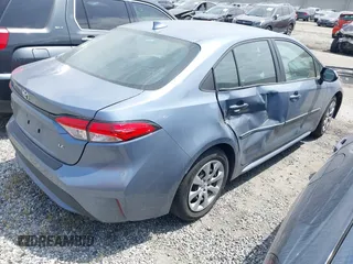 2022 Toyota Corolla LE with VIN 5YFEPMAE9NP305268, listed as a IAAI auction lot 41885120 with 32,304 mi miles. Bid and sale history available at carsss.com. Image 4.