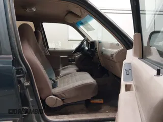 1994 Ford Explorer Eddie Bauer z VIN 1FMDU34X7RUD15166, wystawiony jako IAAI lot #42426543 z przebiegiem 168 233 mil mil oraz . Historia ofert i sprzedaży dostępna na DreamBid. Obrazek 5.