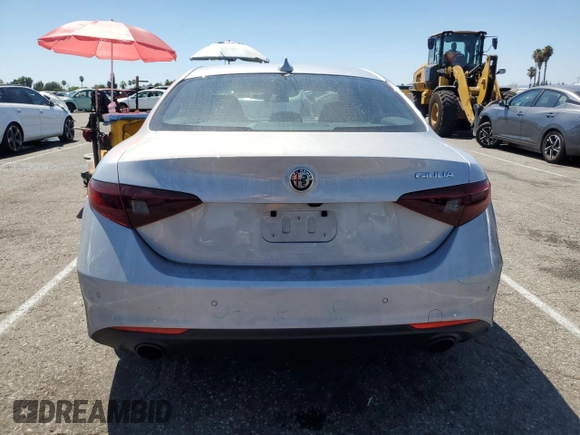 2022 Alfa Romeo Giulia z VIN ZARFAMAN6N7660086, wystawiony jako Copart lot #66881384 z przebiegiem 29 682 mil mil oraz Szkoda całkowita • Salvage title. Historia ofert i sprzedaży dostępna na DreamBid. Obrazek 6.
