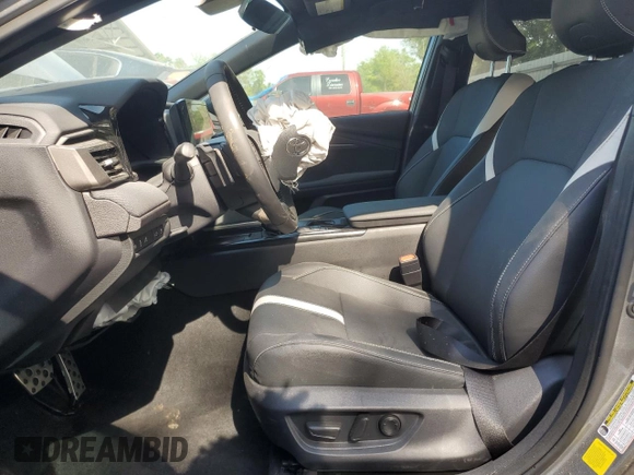 2025 Toyota Camry LE z VIN 4T1DAACK4SU588882, wystawiony jako Copart lot #52717395 z przebiegiem Nie podano mil oraz Szkoda całkowita • Salvage title. Historia ofert i sprzedaży dostępna na DreamBid. Obrazek 7.