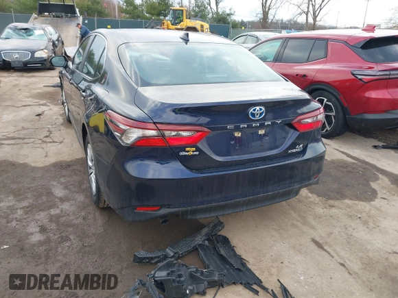 2021 Toyota Camry Hybrid LE with VIN 4T1C31AKXMU565585, listed as a IAAI auction lot 41057955 with 31,976 mi miles. Bid and sale history available at carsss.com. Image 3.