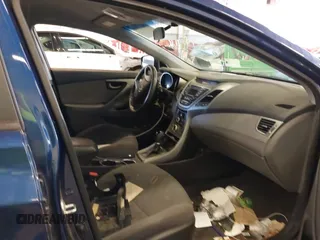 2015 Hyundai Elantra SE z VIN 5NPDH4AE3FH647340, wystawiony jako IAAI lot #39683590 z przebiegiem 149 884 mil mil oraz . Historia ofert i sprzedaży dostępna na DreamBid. Obrazek 5.