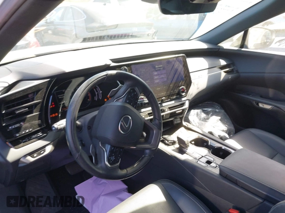 2024 Lexus RX 350 z VIN JTJCHMAA4R2017497, wystawiony jako IAAI lot #42151491 z przebiegiem 17 707 mil mil oraz . Historia ofert i sprzedaży dostępna na DreamBid. Obrazek 22.