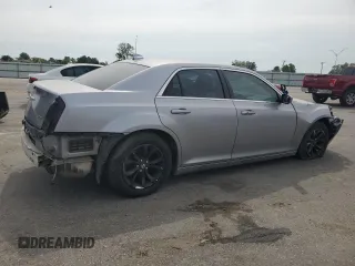2016 Chrysler 300 Limited z VIN 2C3CCAAG1GH233711, wystawiony jako Copart lot #53933315 z przebiegiem 246 395 mil mil oraz Szkoda całkowita • Salvage title. Historia ofert i sprzedaży dostępna na DreamBid. Obrazek 3.