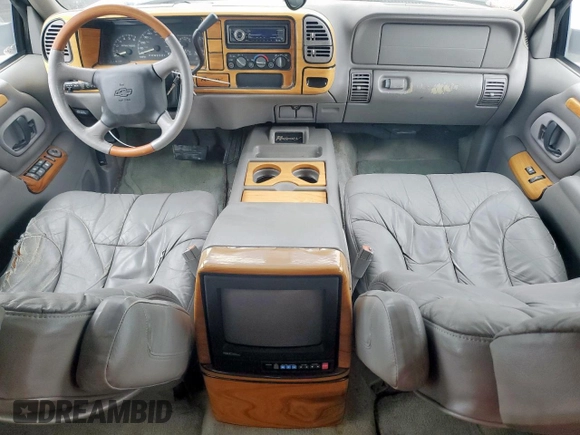 1999 Chevrolet Suburban with VIN 1GBEC16R0XJ434453, listed as a Copart auction lot 54711725 with 179,597 mi miles and Clean title. Bid and sale history available at DreamBid. Image 8.