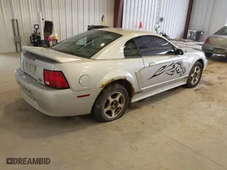 2001 Ford Mustang Standard with VIN 1FAFP40441F231441, listed as a IAAI auction lot 41973346 with 152,084 mi miles. Bid and sale history available at carsss.com. Image 4.
