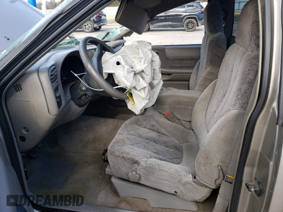 1998 GMC Sonoma z VIN 1GTCS1446W8541476, wystawiony jako Copart lot #89066195 z przebiegiem 177 126 mil mil oraz Nie do naprawy. Historia ofert i sprzedaży dostępna na DreamBid. Obrazek 7.
