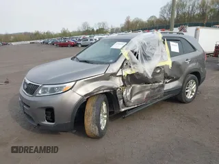 2015 Kia Sorento LX with VIN 5XYKTCA69FG584986, listed as a IAAI auction lot 41994391 with 118,760 mi miles. Bid and sale history available at carsss.com. Image 17.