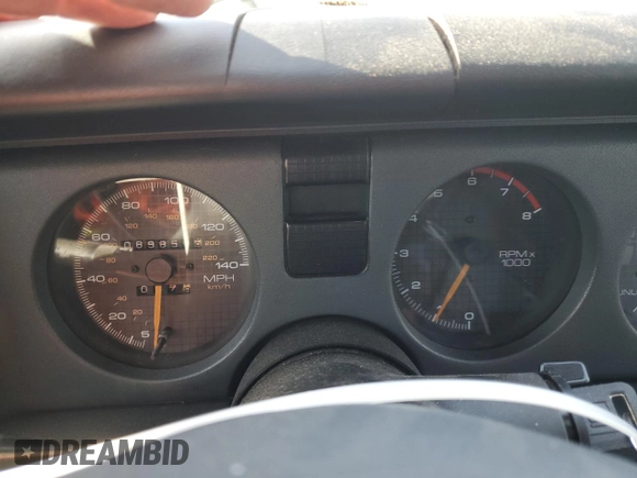 1989 Pontiac Firebird z VIN 1G2FS2186KL212458, wystawiony jako Copart lot #56995025 z przebiegiem 89 851 mil mil oraz Szkoda całkowita • Salvage title. Historia ofert i sprzedaży dostępna na DreamBid. Obrazek 9.